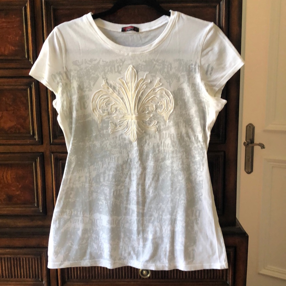 White and grey T-shirt with overlay pattern on front and back.